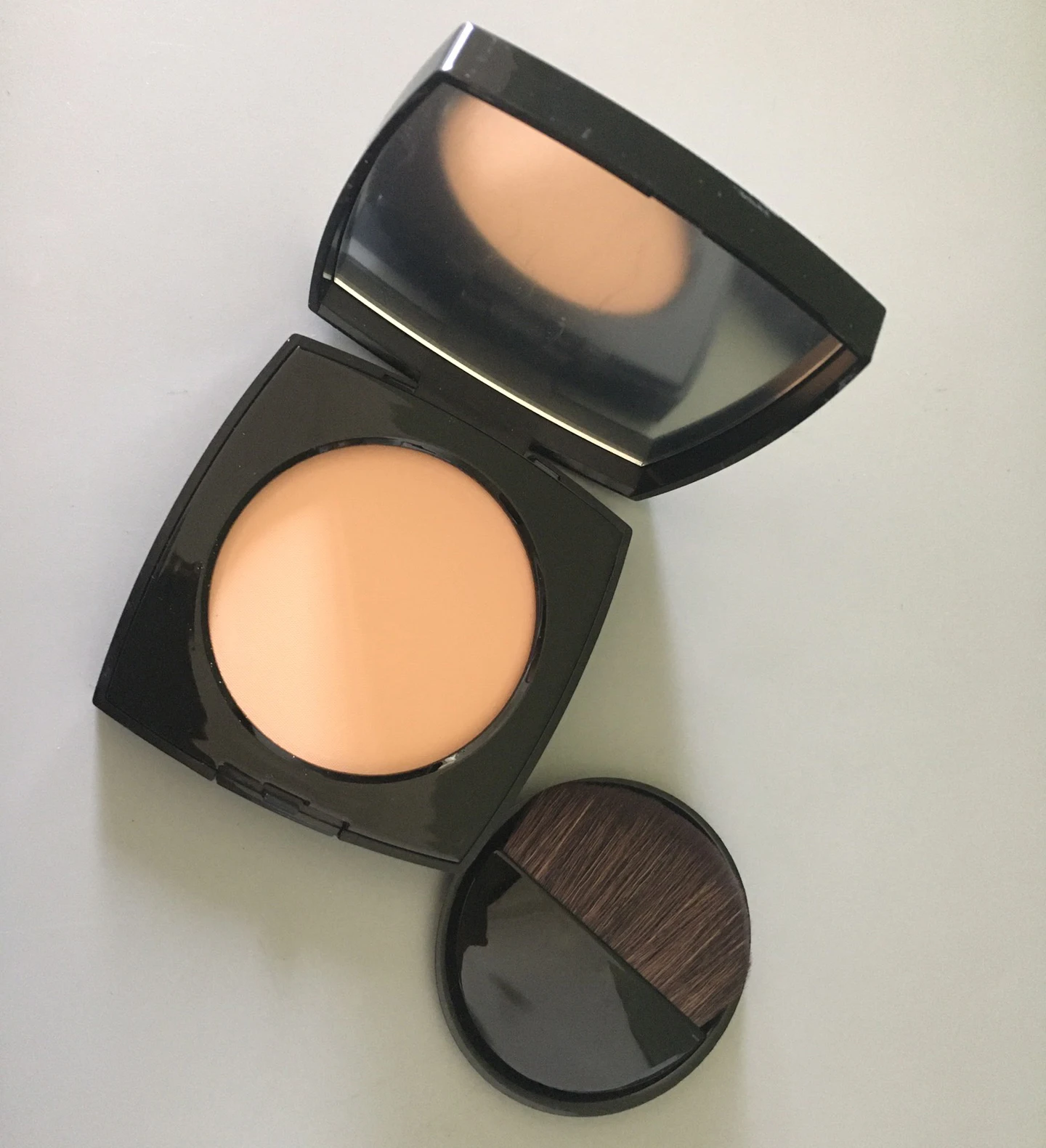 

Высококачественная Новая натуральная блестящая пудра для лица Piudre Belle Mine, 12 г, искусственный макияж + подарок