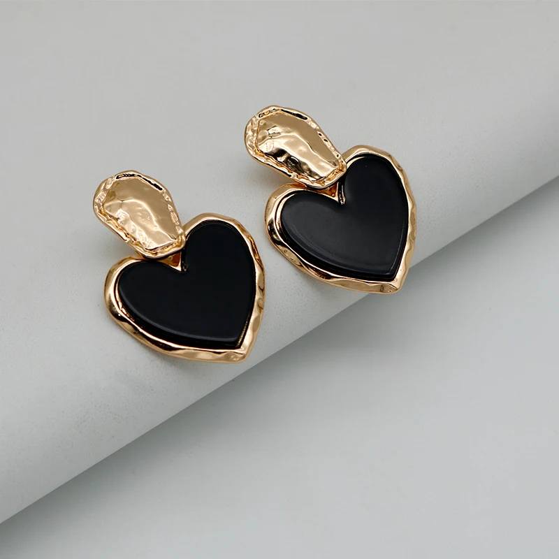 Черные массивные серьги в форме сердца большие полимерные тяжелые крупные