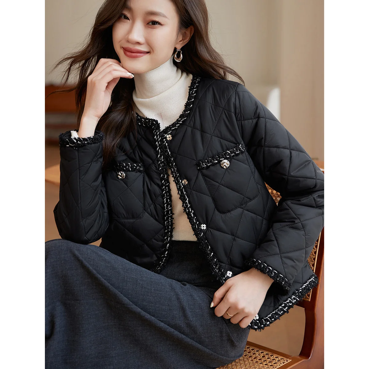 

Простое короткое хлопковое пальто Xiaoxiangfeng, новинка зимы 2023, модное универсальное удобное тонкое женское хлопковое пальто, черное пальто