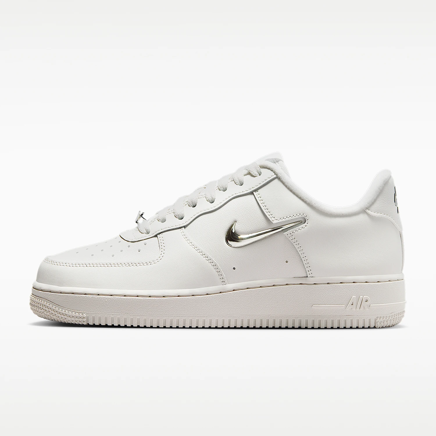 Фото Оригинальные женские классические нескользящие кроссовки Nike Air Force 1 на шнуровке IU7558-030 №2