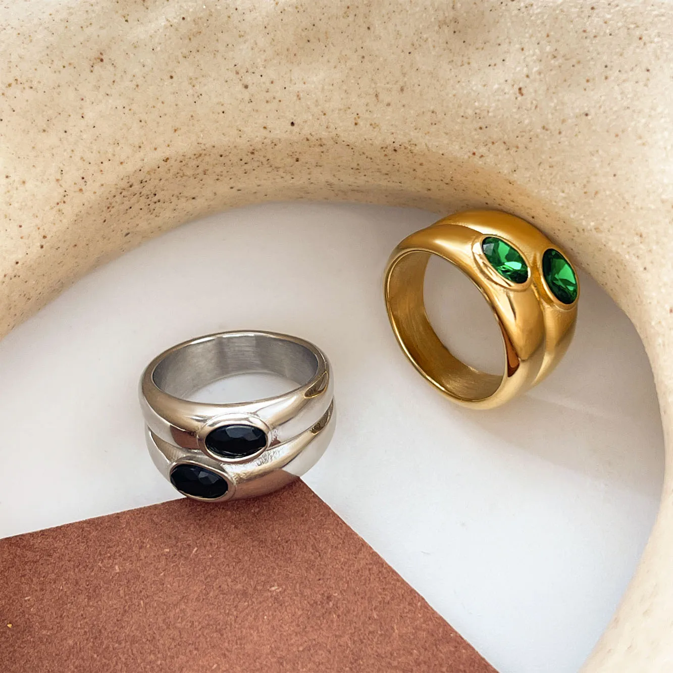 Женское кольцо Ghidbk Hyperbloe широкое двухслойное из нержавеющей стали с цирконитом