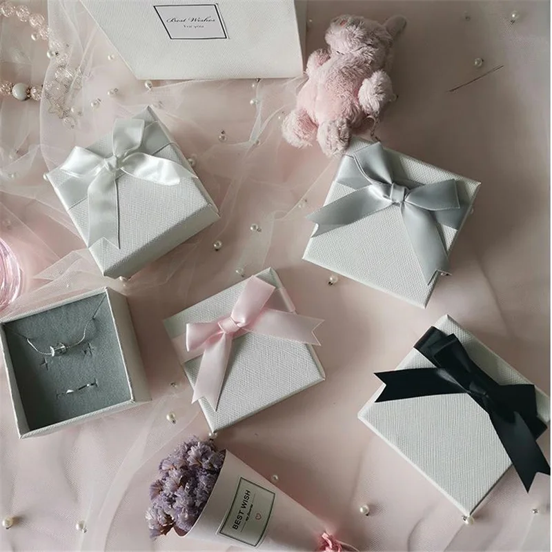Small favors. Small favors by erin a. Мыло в гнезде. Эрин крейг книги. Акриловые коробки для цветов.