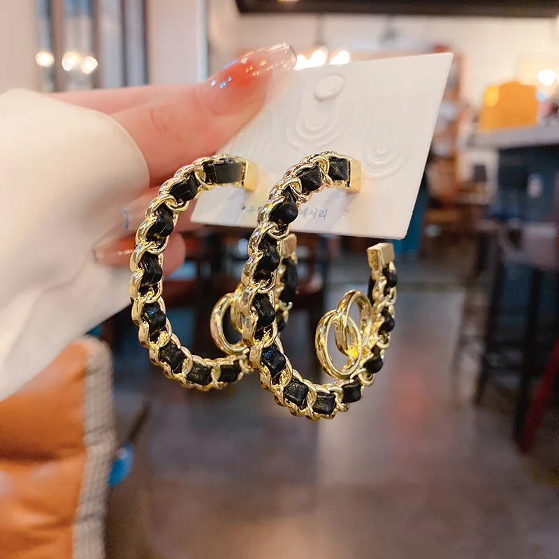 

Silver Needle Double Circle Leather Winding Geometric Earrings Korean Version Dongdaemun Retro Fashionable New Personal