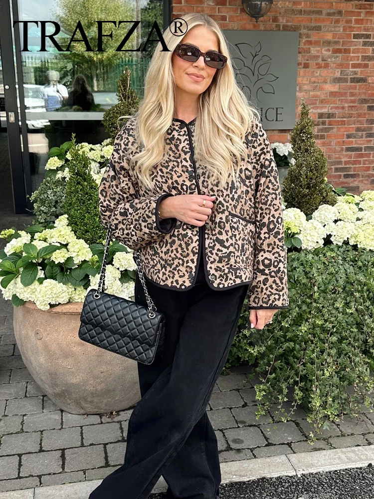 Женская Стеганая куртка с леопардовым принтом и длинным рукавом