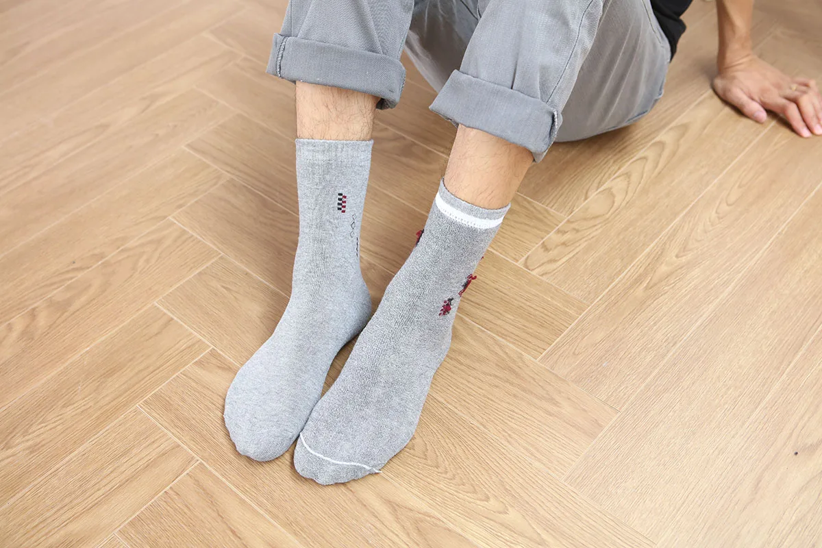 Simple Casual Winter Warm Socks Solid Color Black White Terry Socks Middle Tube Thick Long Thermal Socks Set for Men 10 Pairs