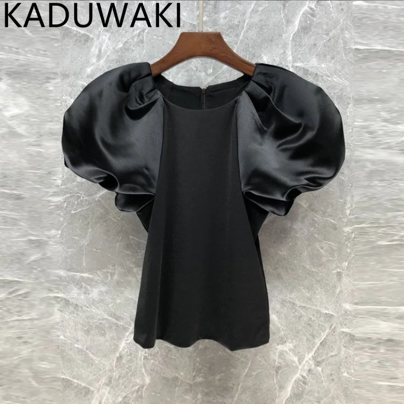 

Футболка женская с пышными рукавами, круглым вырезом и пэчворком