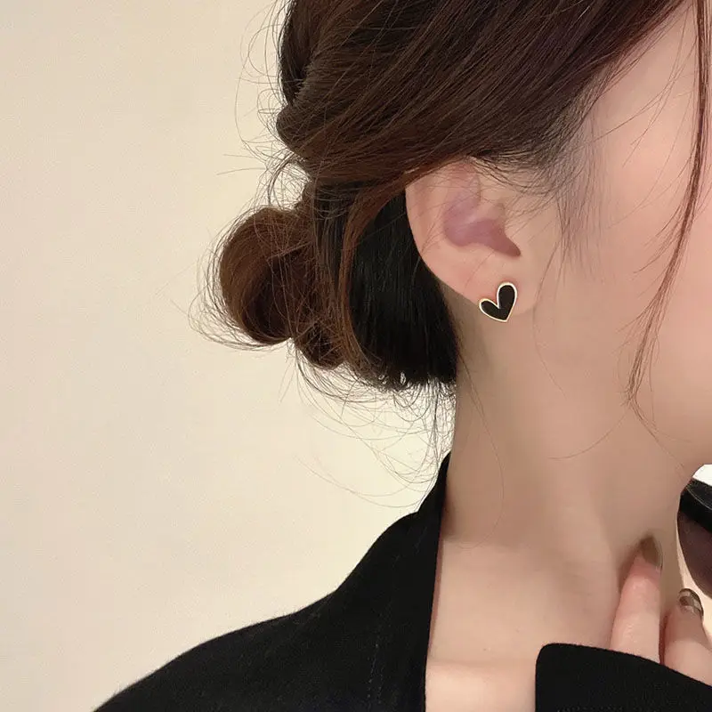 

2022 New Trendy Earrings for Women Elegant Heart Stud Earrings Fashion Jewelry Female Minimalism Earring Vintage Ear Studs