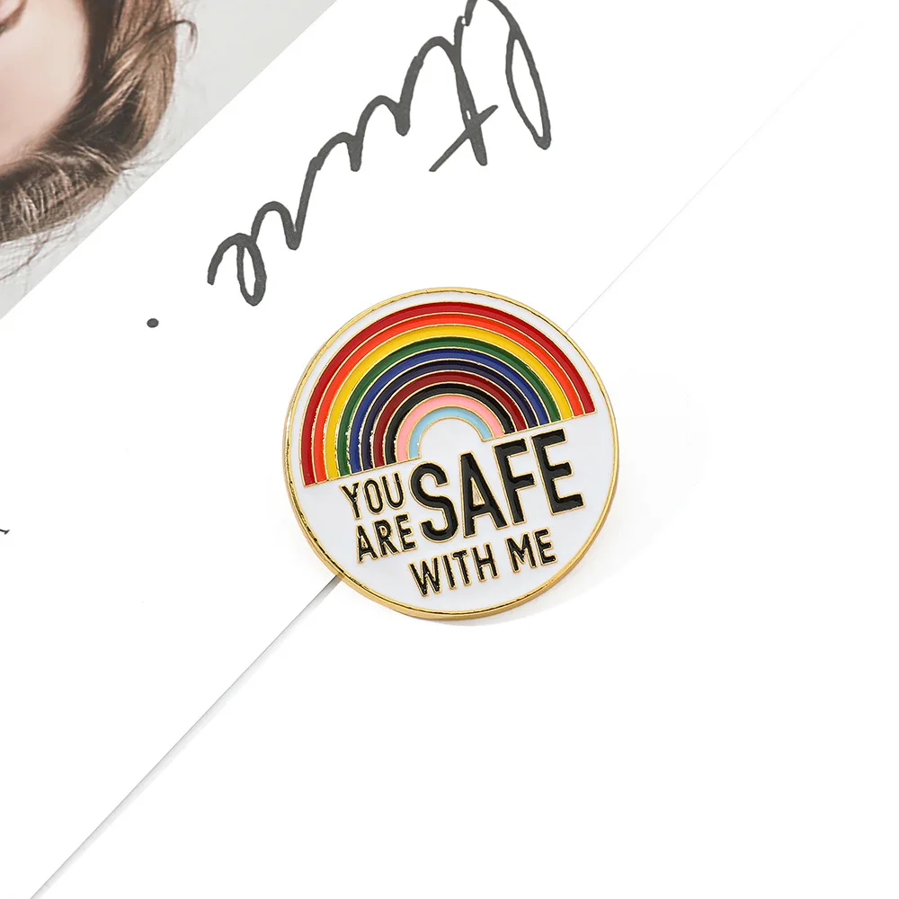 

Брошь с надписью «YOU ARE SAFE WITH ME»