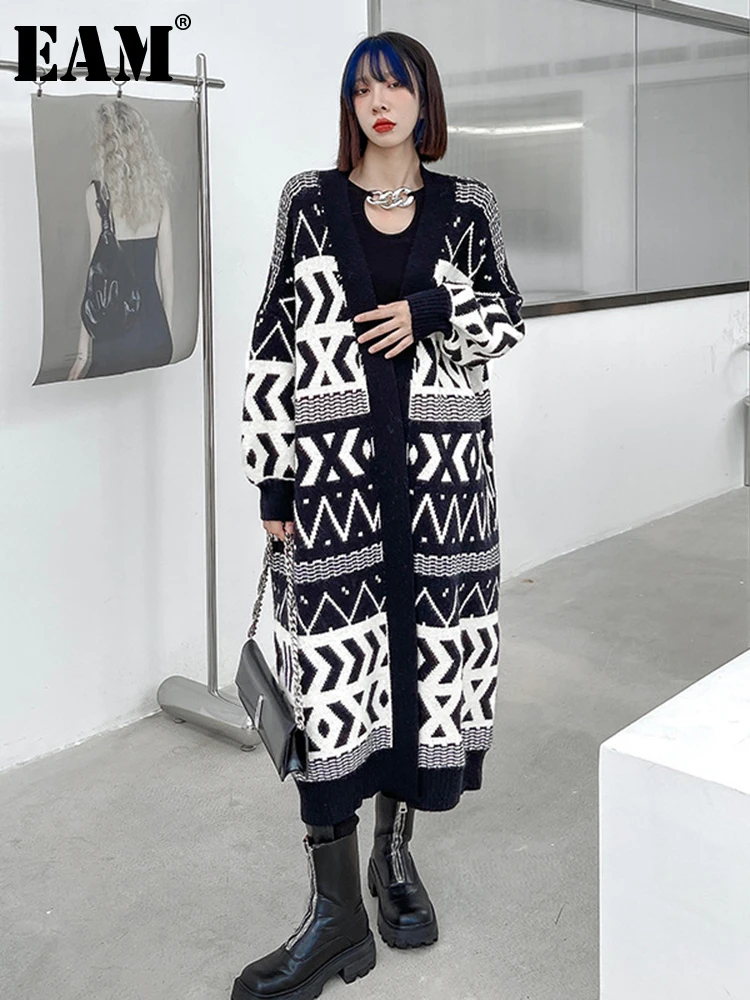 

[EAM] Pattern Big Size Knitting Cardigan Sweater Loose Fit V-Neck Long Sleeve Women New Fashion Tide Autumn Winter 2023 1DE3634