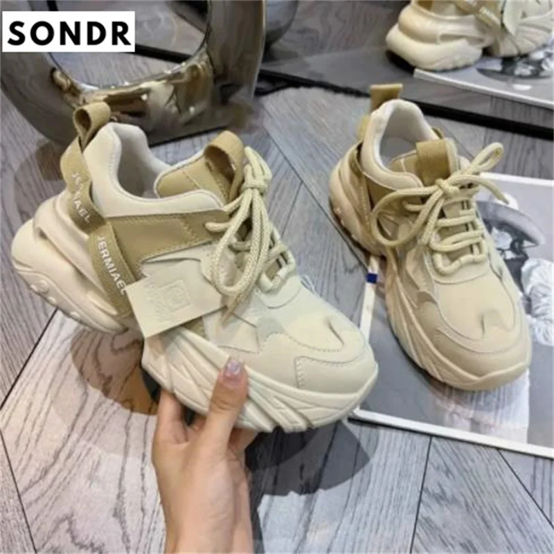 

Европейская станция, кожаные туфли для папы для женщин на осень 2022, новая толстая подошва, увеличивающая рост, повседневная спортивная обув...