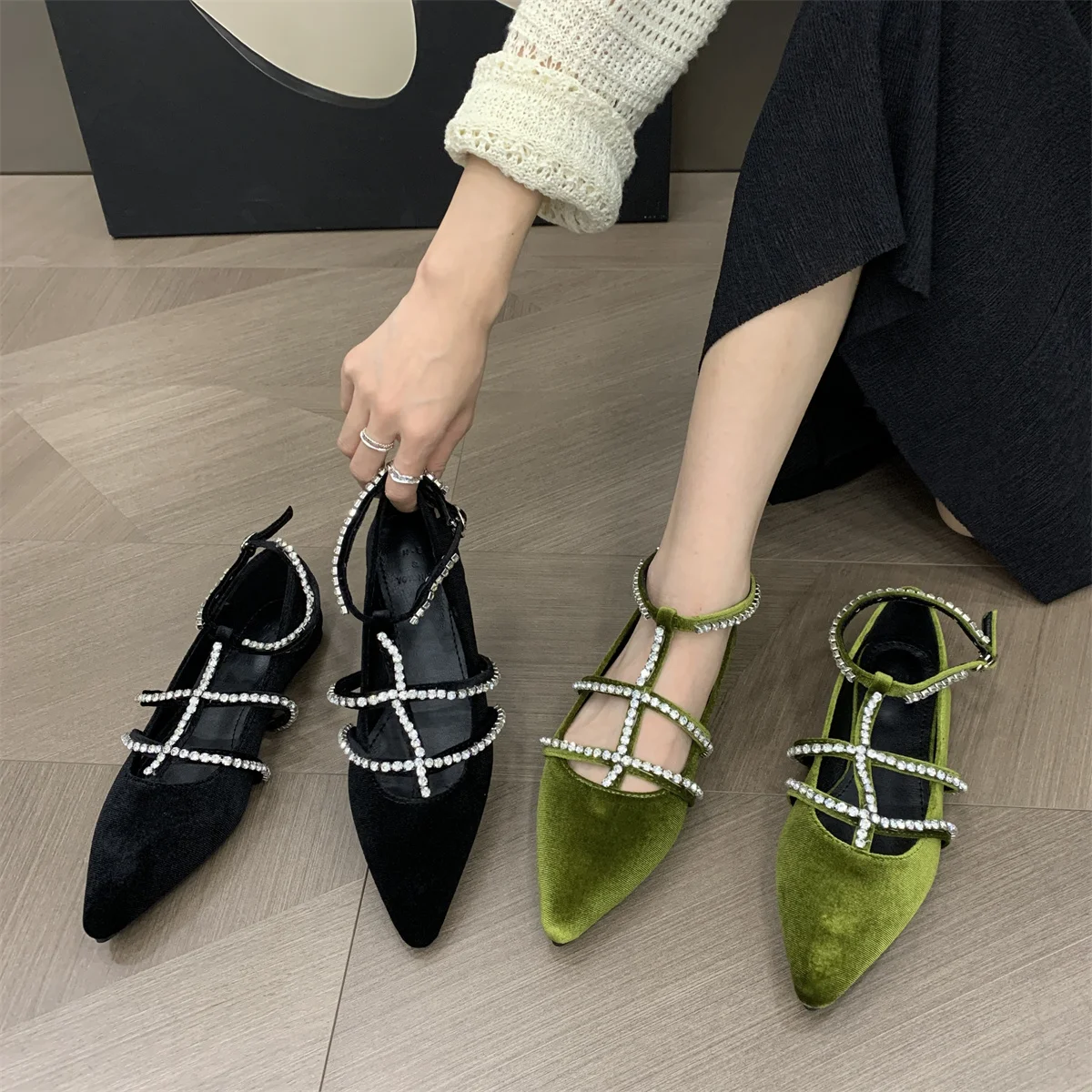 

Bailamos Women velvet Flats Brand Design Luxury Rhinestone Crystal Pointed Toe Slik Flats Female Elegant OL Work Flat Shoes Muje