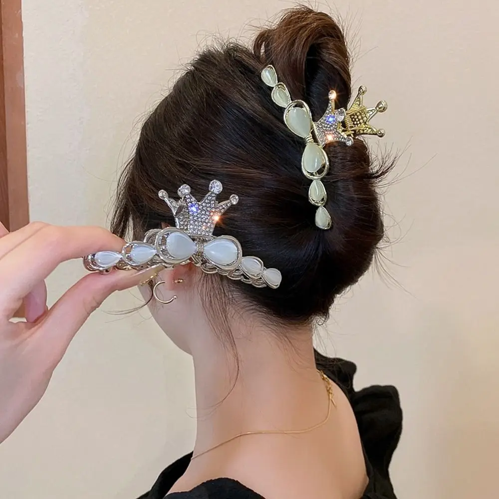 

Fashion Classical Rhinestone Crown Hair Claw Exquisite Vintage Daily Pearls Shark Clip Sweet Girls Metal Geometric Headwear
