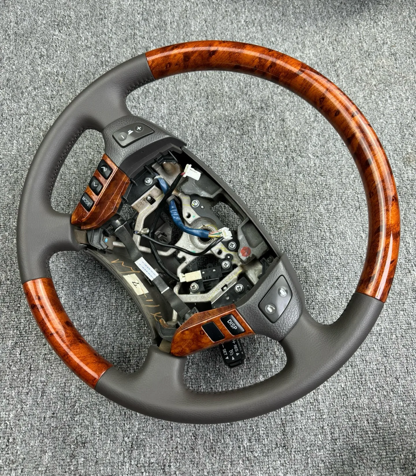 Фото Для Toyota Crown 05-09 08 07 06, рулевое колесо из орехового дерева и кожи на заказ №2