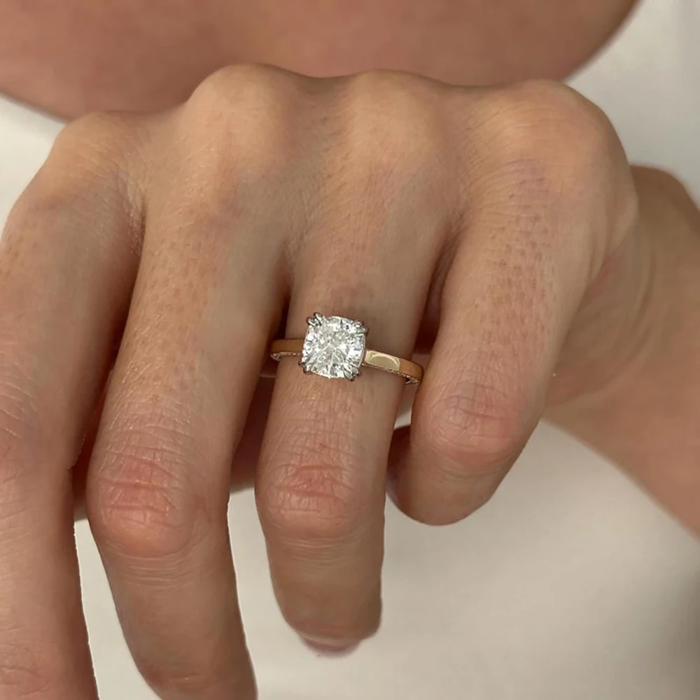 Обращенный в лаборатории бриллиант 2 карата Cushion Cut E Цвет VS1 Желтое золото 14 карат