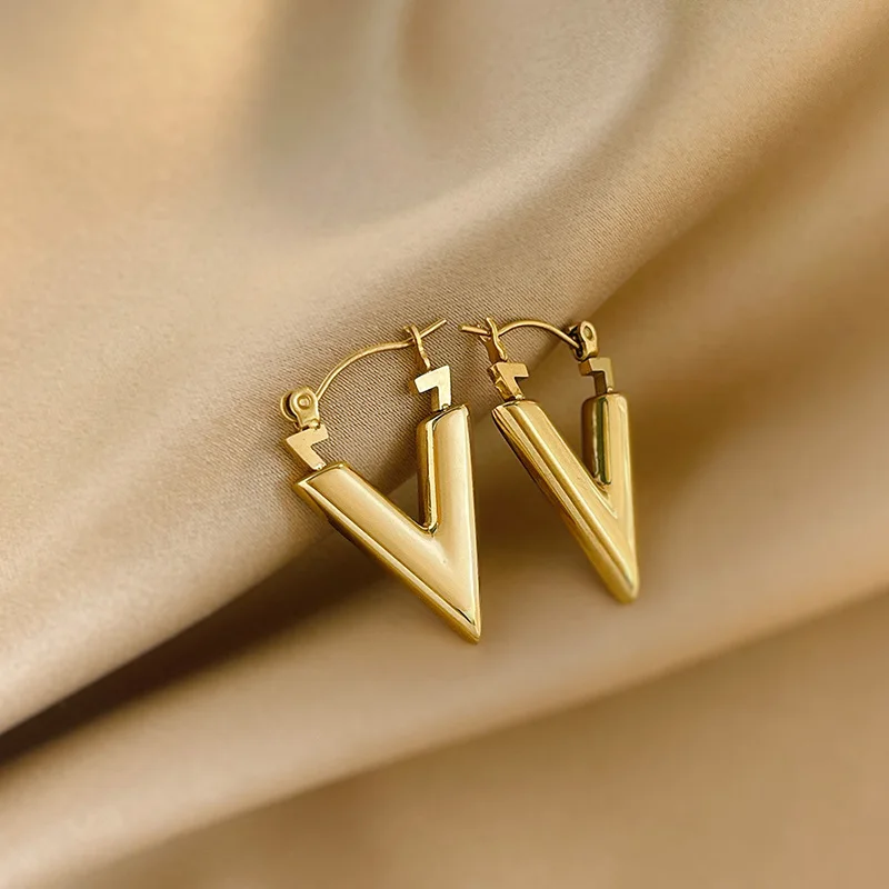 

European and American Fashion Letter Stainless Steel Hoop Earrings for Women 2023 New Exquisite Gold Earrings Party Jewelry Gift