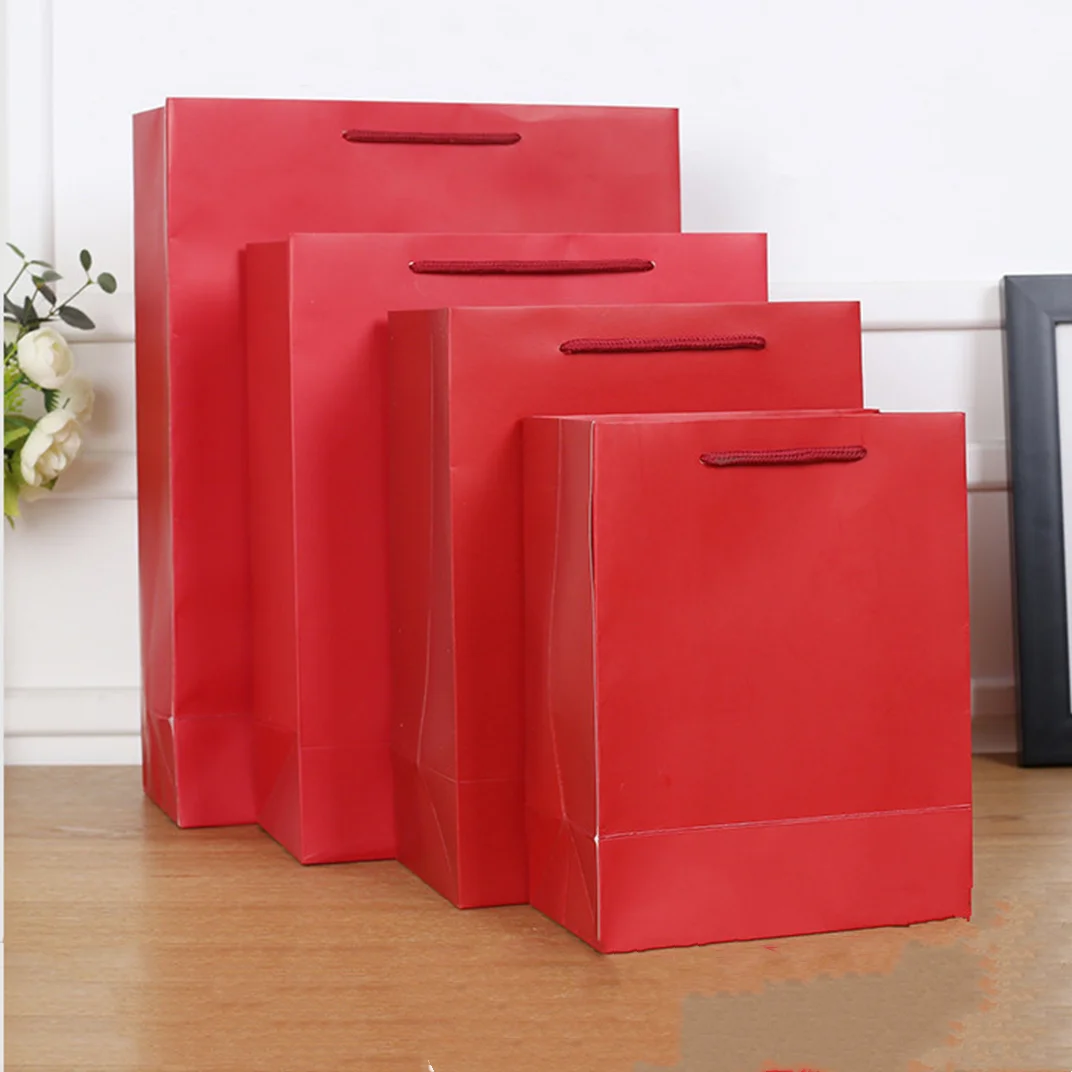 Подарочный пакет из красной бумаги с бесплатной печатью монохромный логотип 100