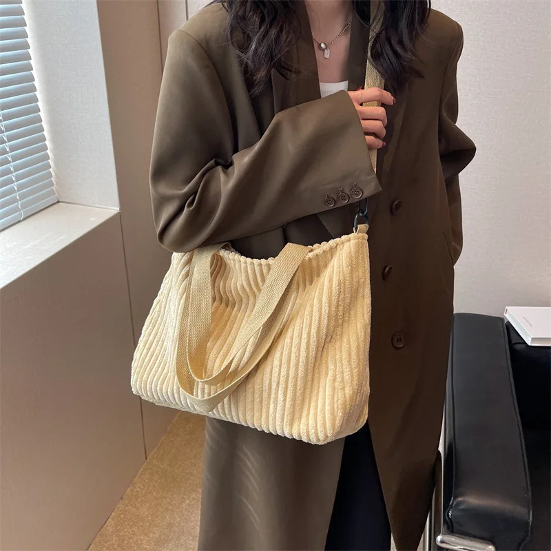 

Corduroy Shoulder Ins Niche Design Large Capacity New Simple Fashion Daily Senior Sense of Hundred with Crossbody Commuter Bag