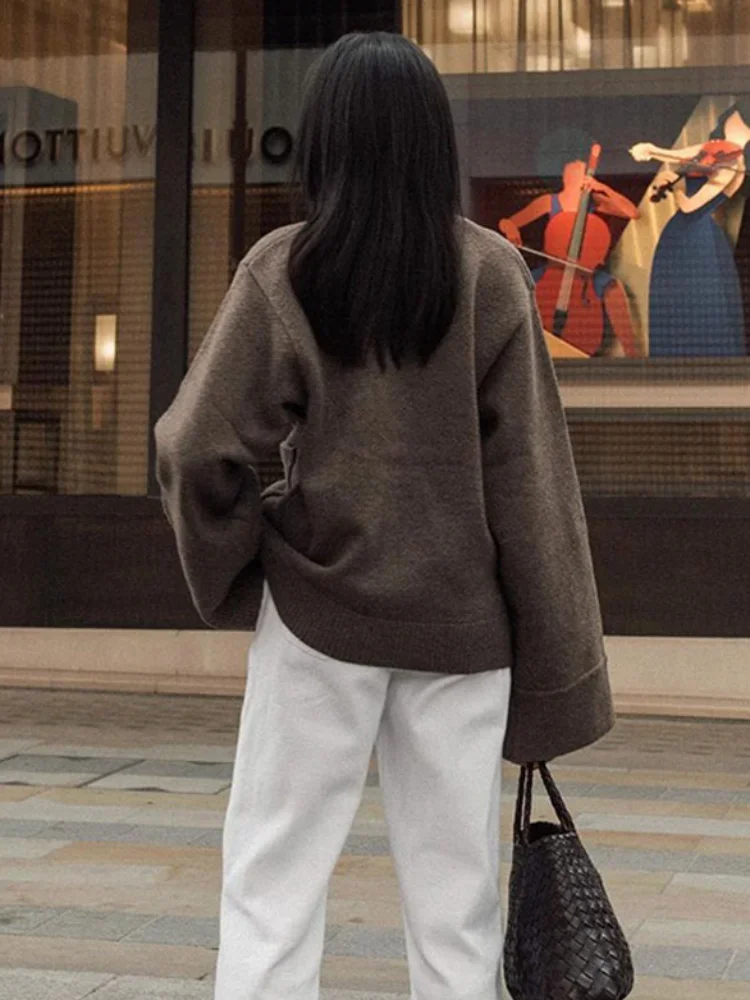 Кардиган женский однотонный с V-образным вырезом