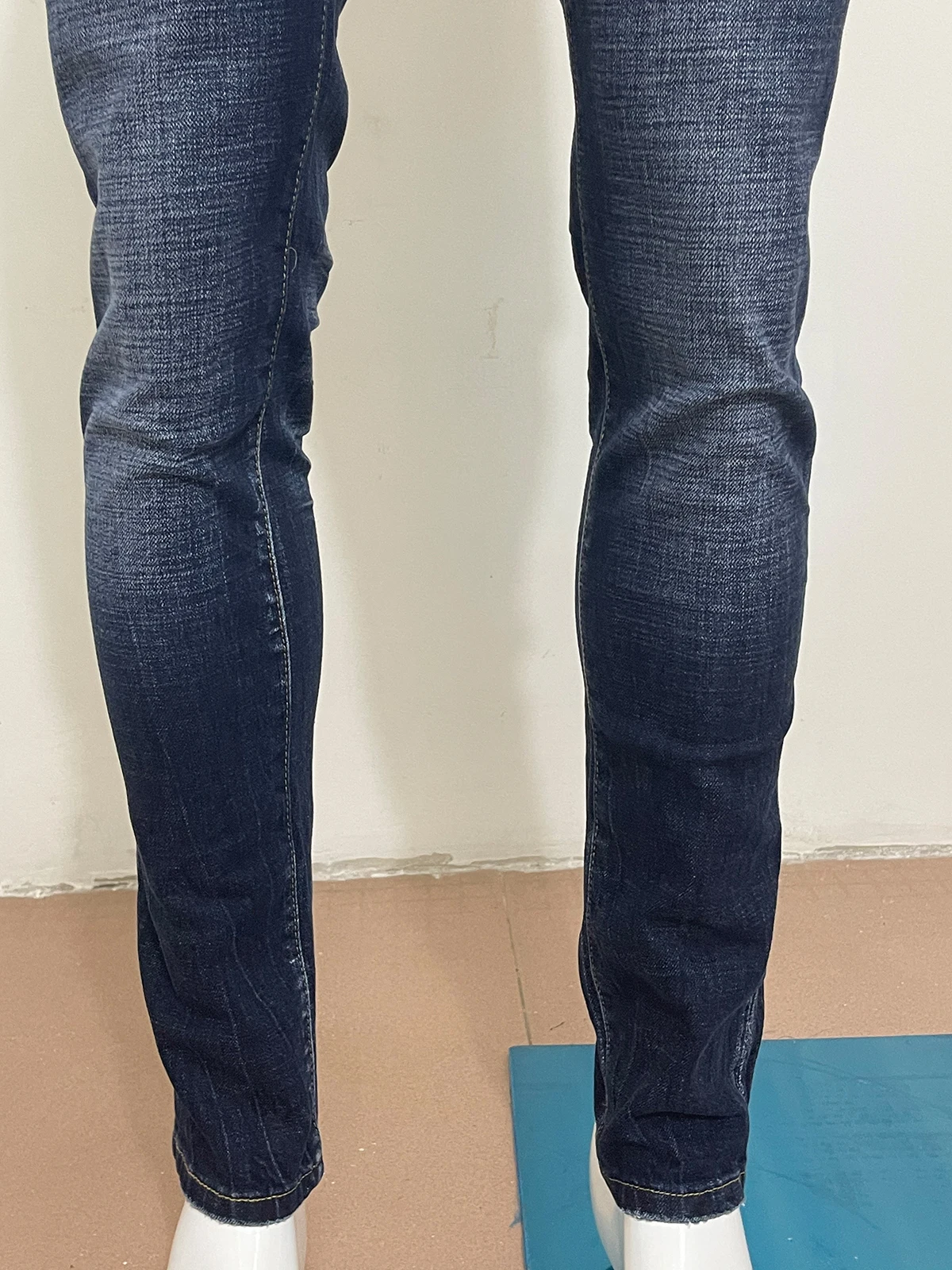 Spring/summer 2023 new style washed and worn micro-bullet slim simple accessories d2 jeans fashion men small feet jeans man