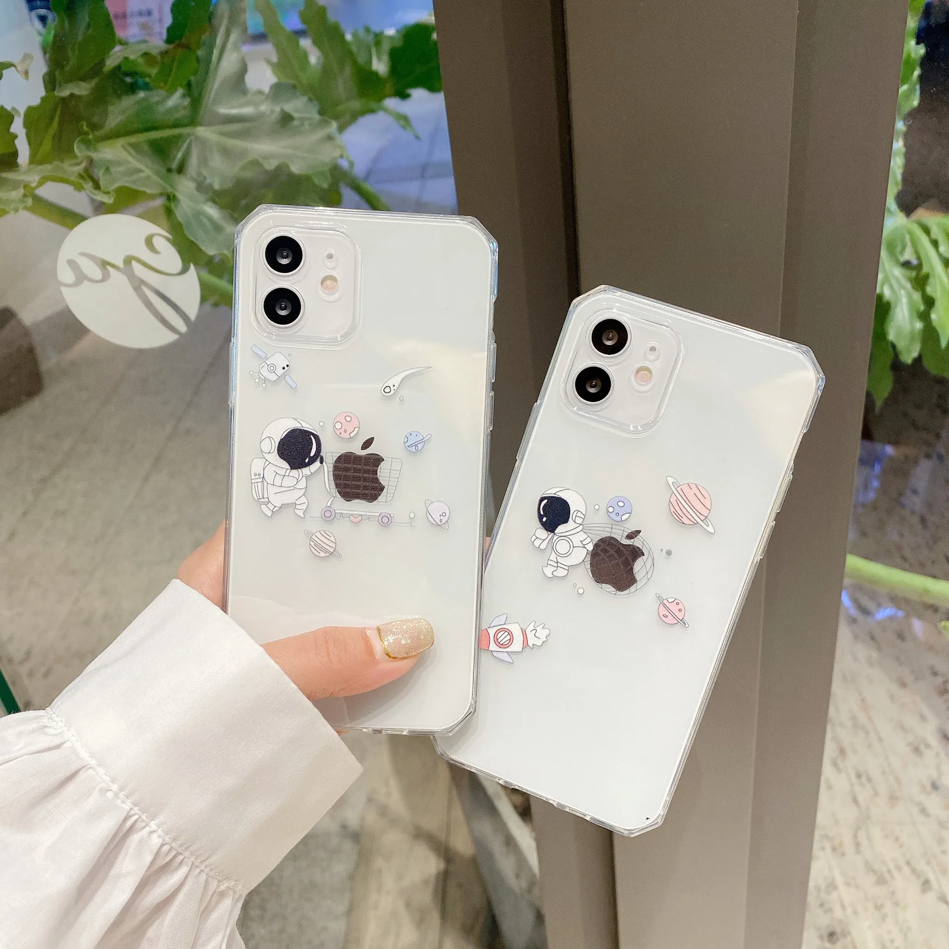

Creative Astronaut for Apple mobile phone case Creative Cartoon Astronaut iPhone13 transparent TPU soft Case