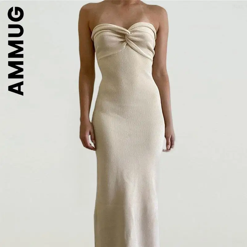 

Женское трикотажное платье без бретелек, с открытой спиной