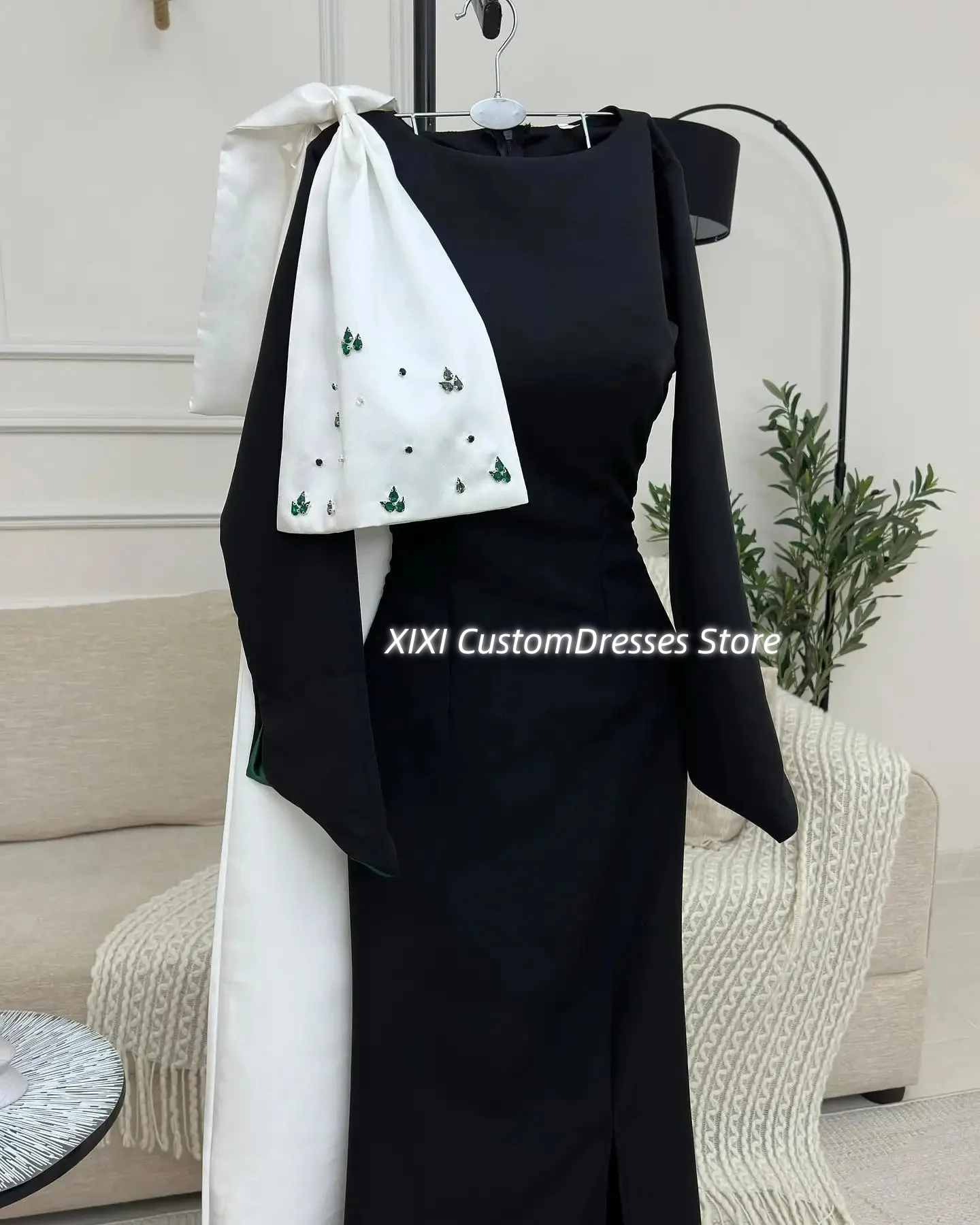 Индивидуальное платье трапециевидной формы с овальным вырезом по