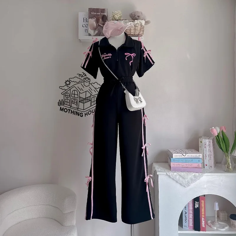 Фото Женский летний костюм Sweet Suit: новая рубашка-поло с бантом и принтом, брюки с широкими штанинами, комплект из двух предметов №4