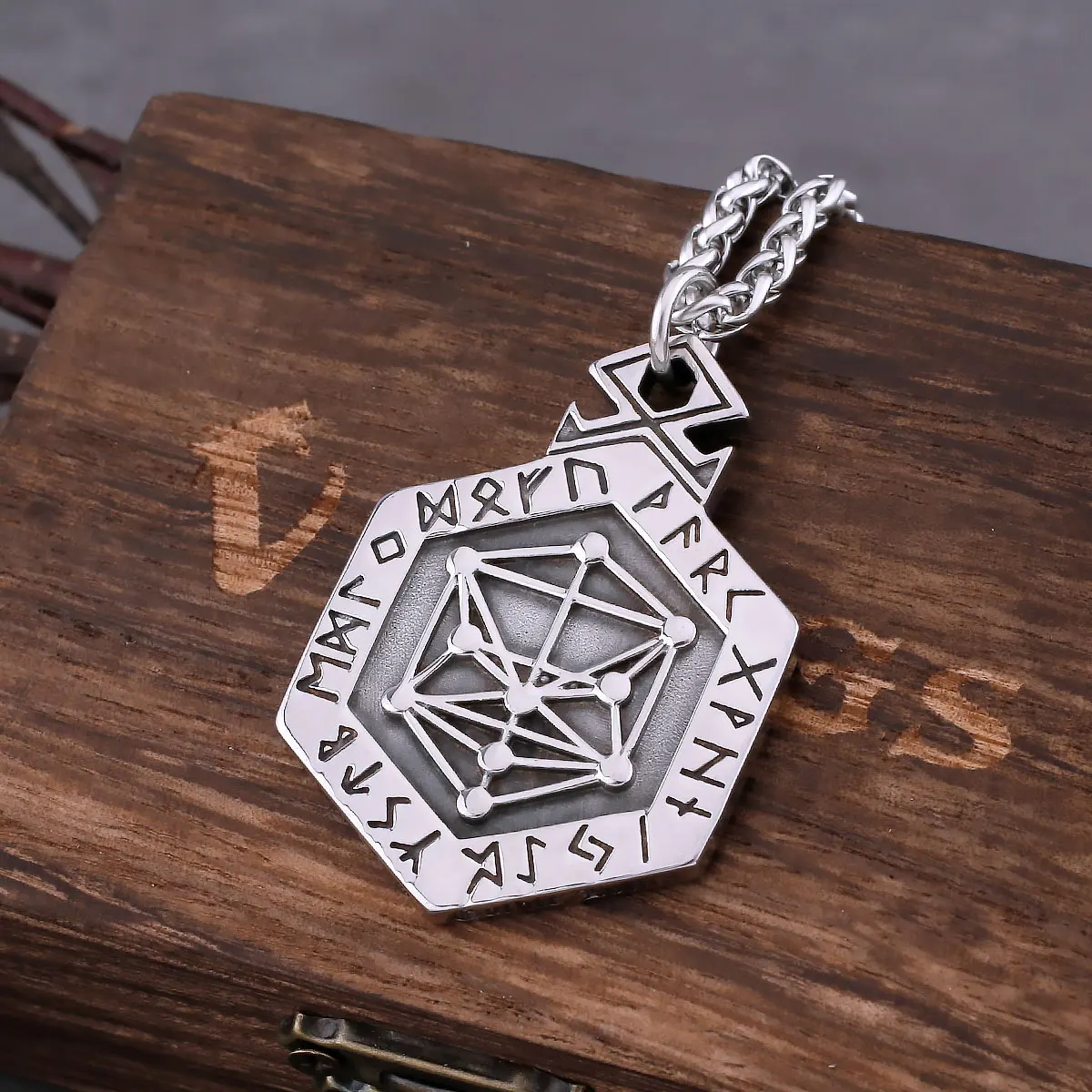 

Men's Vikings Compass Vegvisir Necklace Stainless Steel Nordic Odin Rune Amulet Pendant Necklace Hip Hop Biker Male Jewelry Gift