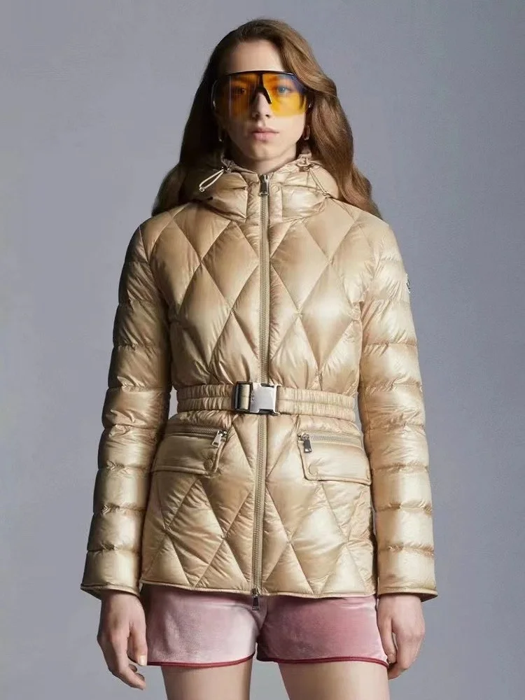 Рисунок 2 - Женский зимний пуховик в клетку