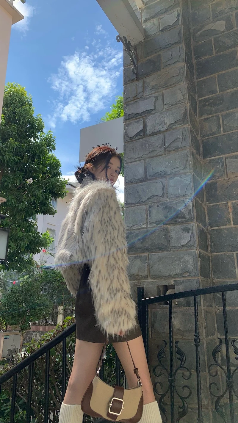 Autumn Winter Women Faux Fur Coats Fashion Short Warm Furry Coat Tops Sexy Leopard Plush Jackets for Women Cute Lapel Overcoat