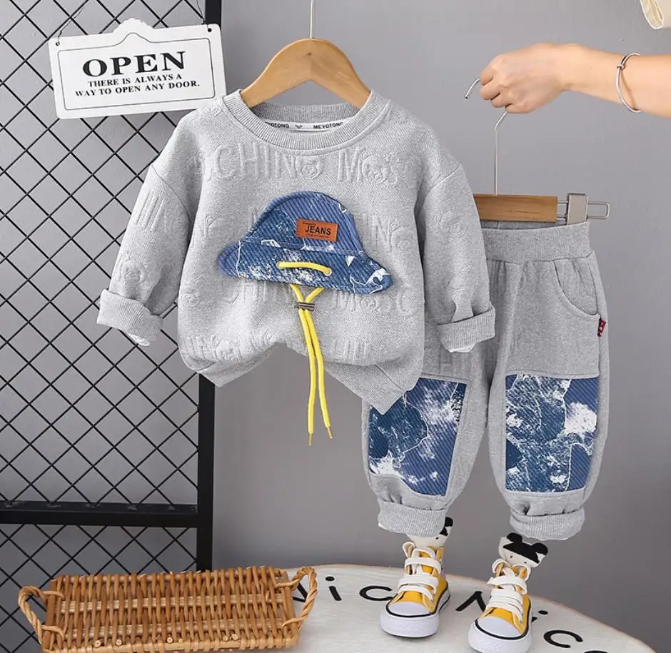 

Дизайнерская одежда для маленьких мальчиков, наряды 2023, Осенняя шапка с кулиской и круглым вырезом, пуловер, худи + брюки, комплект из 2 предметов для детей, детские спортивные костюмы