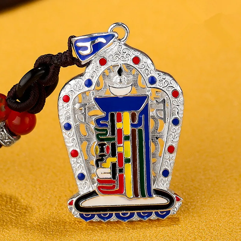 Карманный оберег Калачакра из тибетского серебра размером 5*2.6 см с рисунком восьми грамматик и символом мира.