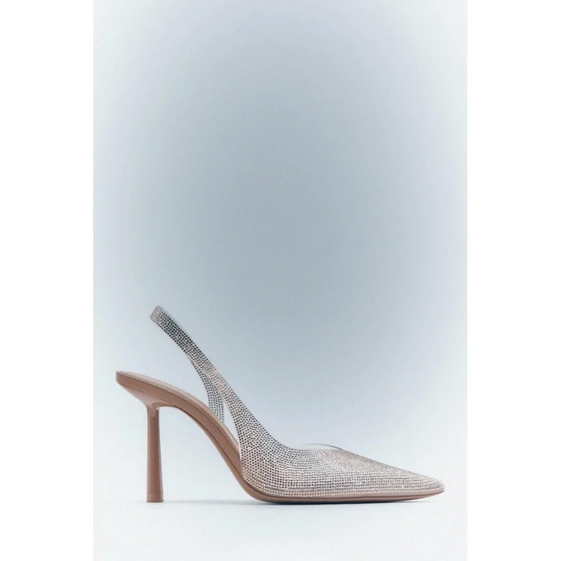 

Виниловый слинг на спине Glynl