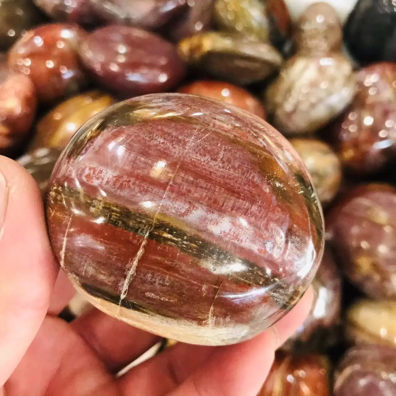 

Оптовая продажа натуральных красных деревянных ископаемых кварцевых кристаллов, пальмовый камень, поделки 120 г-150 г для украшения дома