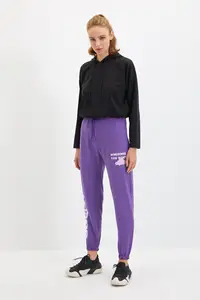 Спортивные свободные штаны для бега с принтом