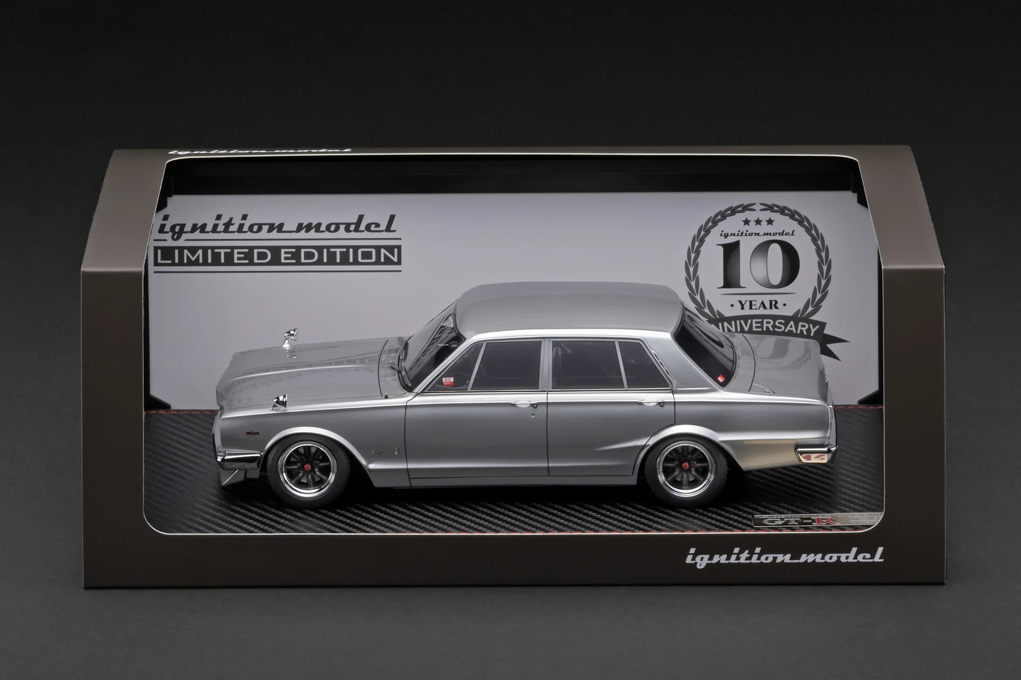 1/18 Nissan Skyline 2000 GT-R (PGC10) Серебряная коллекционная модель автомобиля премиум-класса