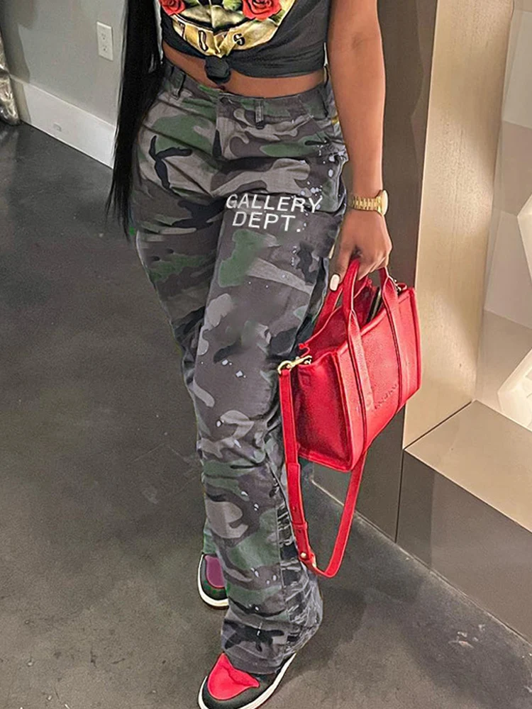 

Women Camouflage Flare Pants Multi-Pocket Letter Printed Patchwork Camo Cargo Trousers Military Pantalon Y2k Hiphop Baggy Pants