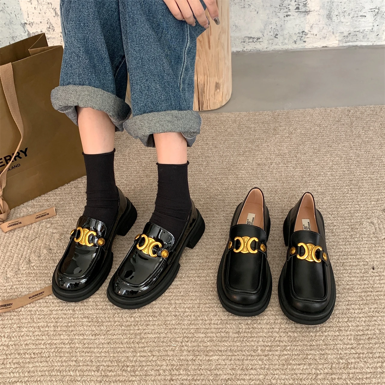 

Массивные лоферы; Женская обувь из лакированной кожи на платформе; Женская обувь без застежки с круглым носком и металлической пряжкой на р...