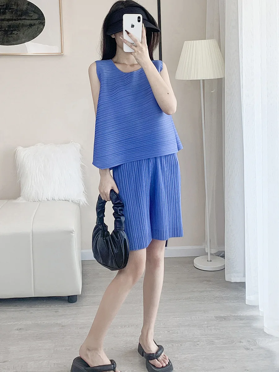 

Shorts Suits Summer 2022 New Solid Color Elastic Loose Miyake Pleated Tank Top + Shorts Fashion Casual Two Piece Set Female