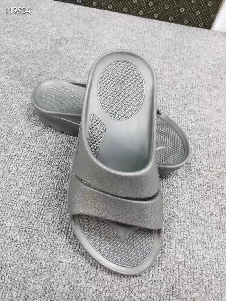 

New summer couples casual skin tone breathable beach slippers hole shoes