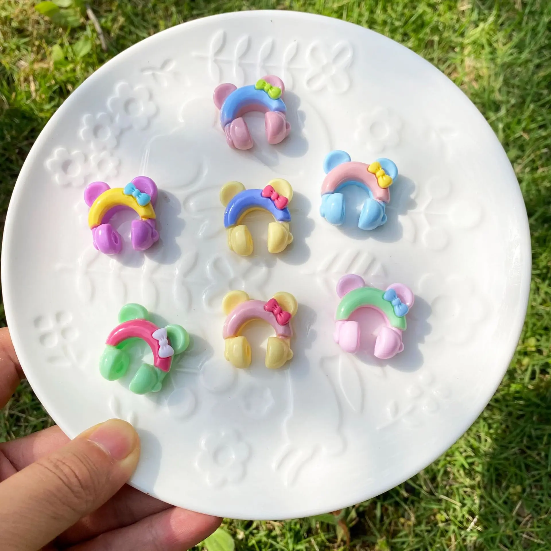 

100pcs New Cute Resin Mini Cartoon Bear Headset Flatback Scrapbooking DIY Jewelry Craft Decoration Accessories