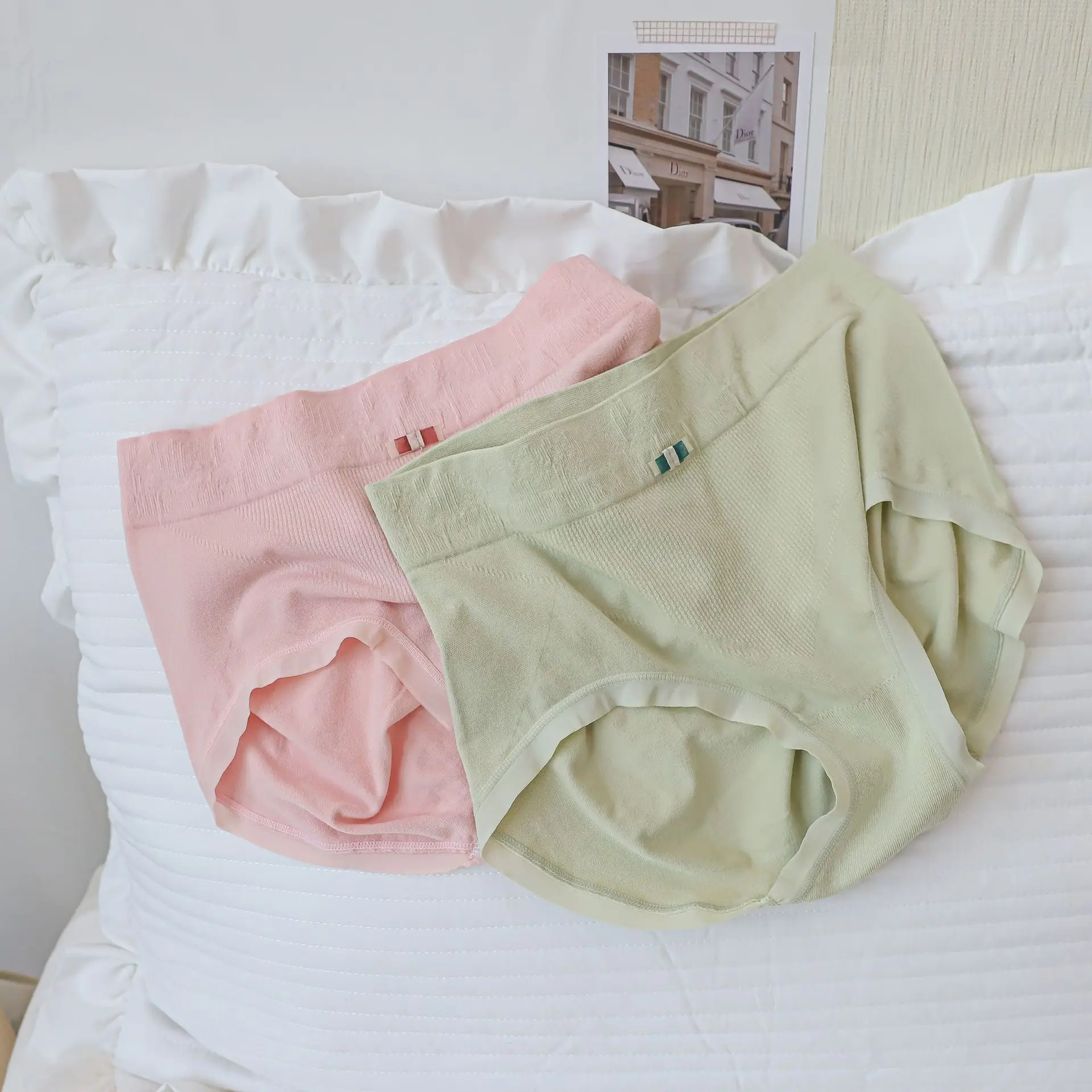 

Simple soft Seamless Panties women pure color 3D Hip Mid-Rise Panties lingerie Lovely Traceless women Panties NSH2222