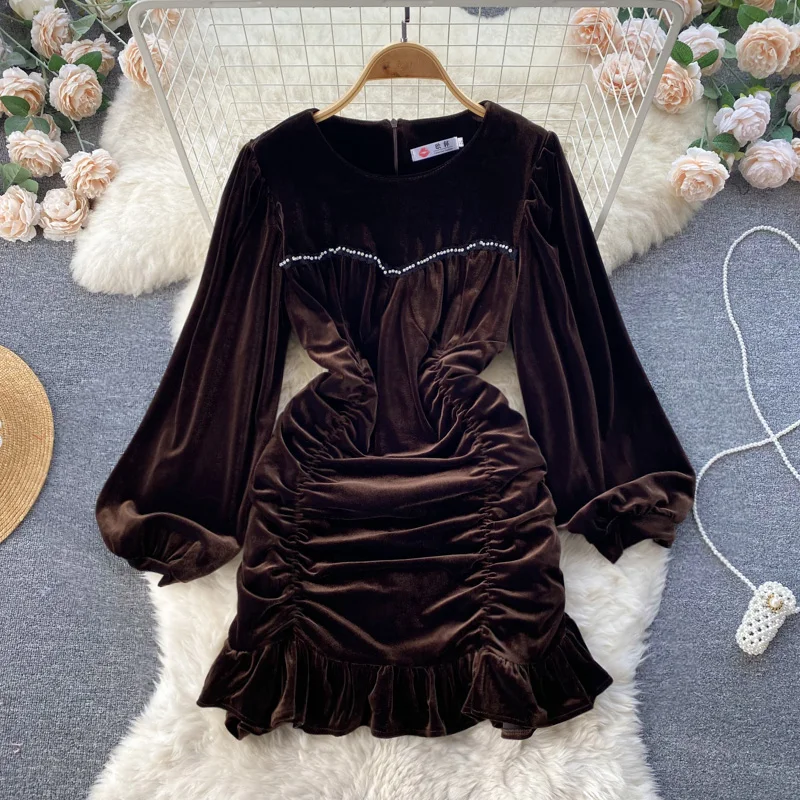 

2022 Autumn and Winter New French Pleated Retro Hepburn Style Lantern Sleeve Slim Fit Fishtail Dress Velvet Dress