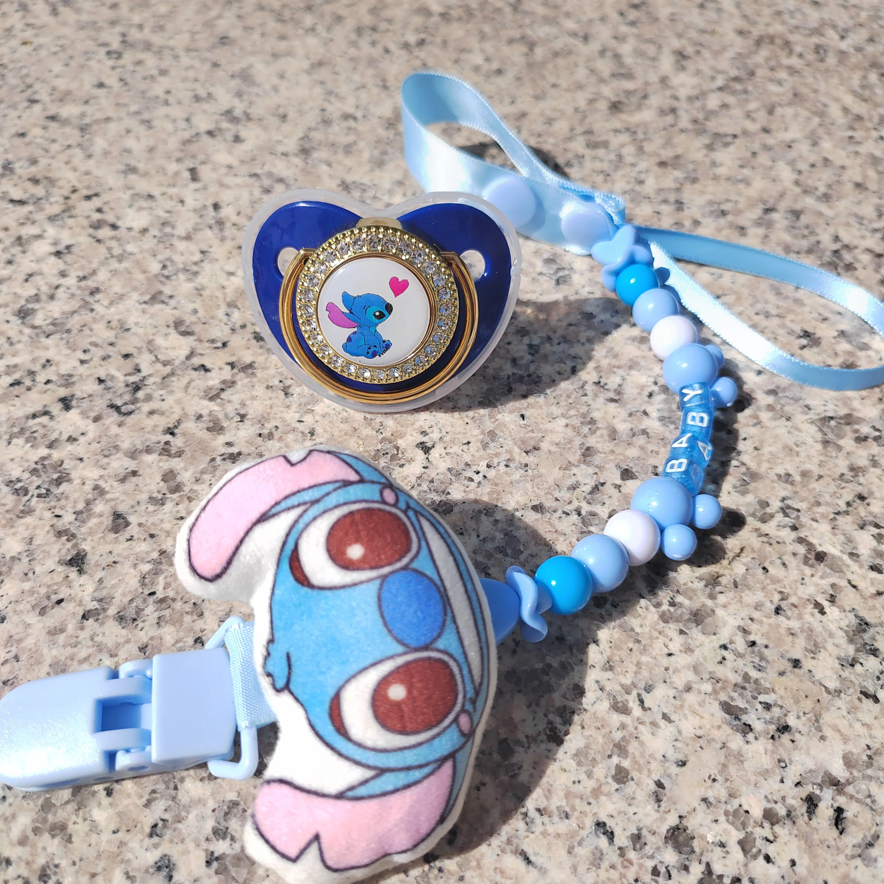 

Bling Sitich Cartoon Character Print Dummy and Pacifiers Dust Leashes Cases Funny Cute Lollipop Clip with Baby Name for 0-18 M