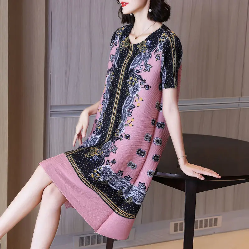 

Middle-aged mother pleated dress 2021 summer new style O-neck Western print age reduction loose fat mm large size a-line skirt