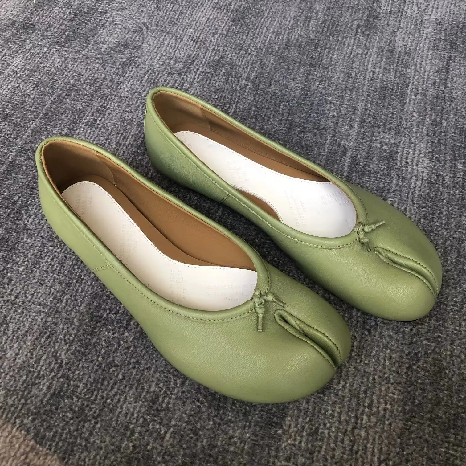 Spring new flat heel M6 same non trademark split toe shoes sheepskin upper sheepskin lining multicolor classic women's shoes