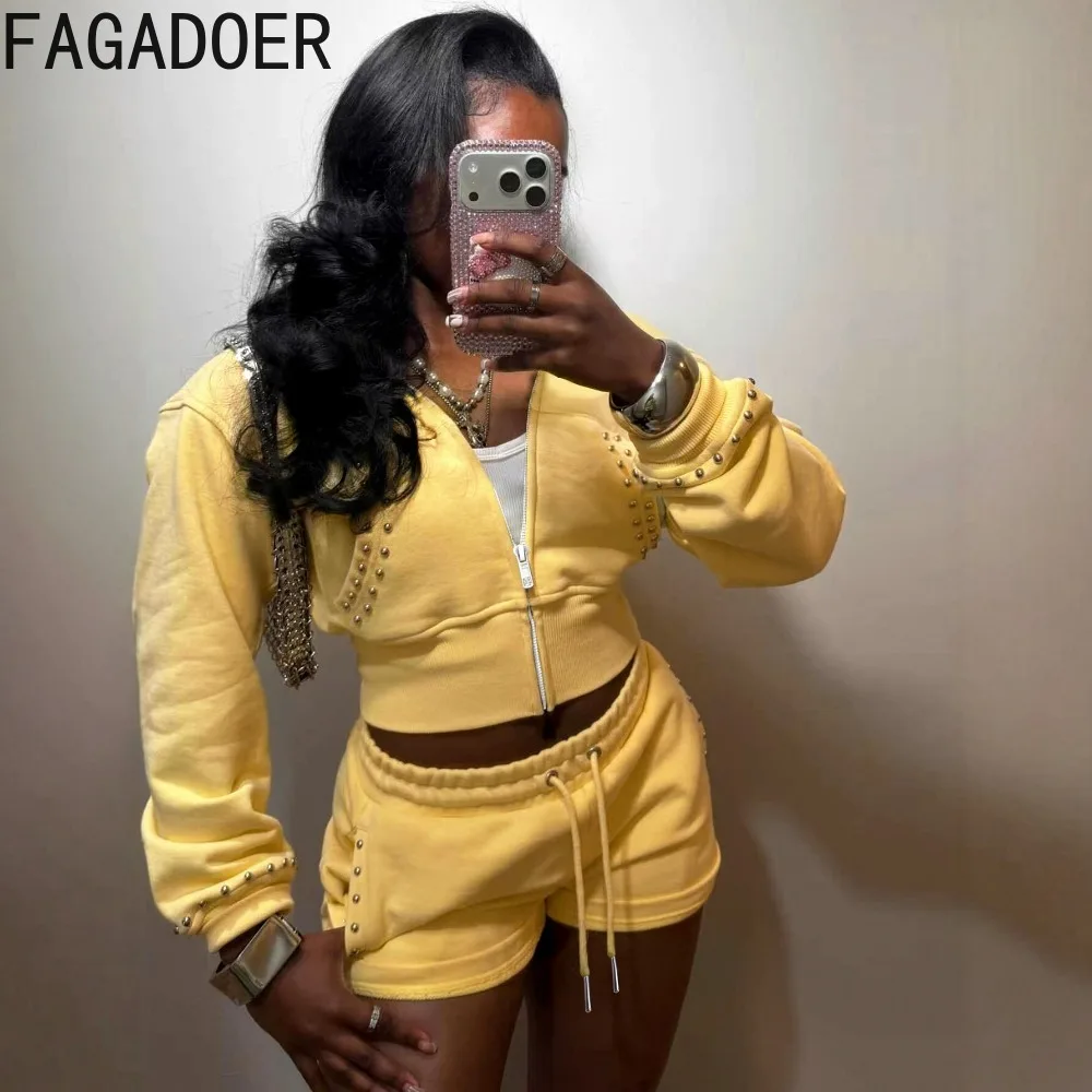 Фото FAGADOER Повседневный спортивный комплект из двух предметов: укороченная толстовка на молнии с длинными рукавами и декоративными заклепками, шорты на шнурке, спортивный костюм в стиле стрит. №3