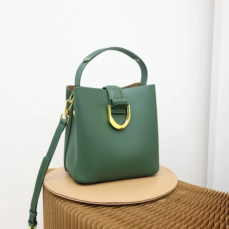 

high quality luxury brand Bucket leather bag, female niche design, 2023 new fashion, commuting women's portable one shoulder mes