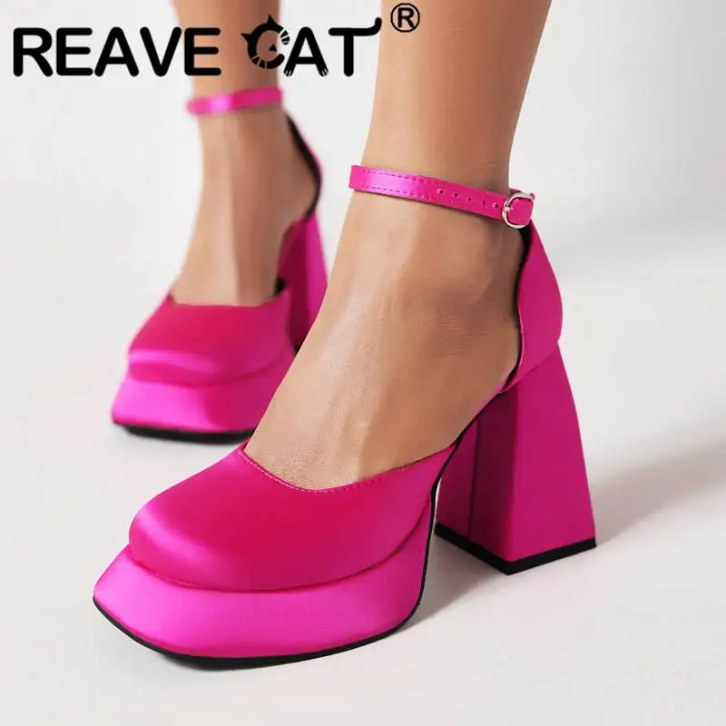 

Женские туфли на необычном каблуке REAVE CAT, брендовые атласные туфли-лодочки с квадратным носком и ремешком с пряжкой на платформе 10,5 см, привлекательные праздничные туфли-лодочки, модель 41 42 43