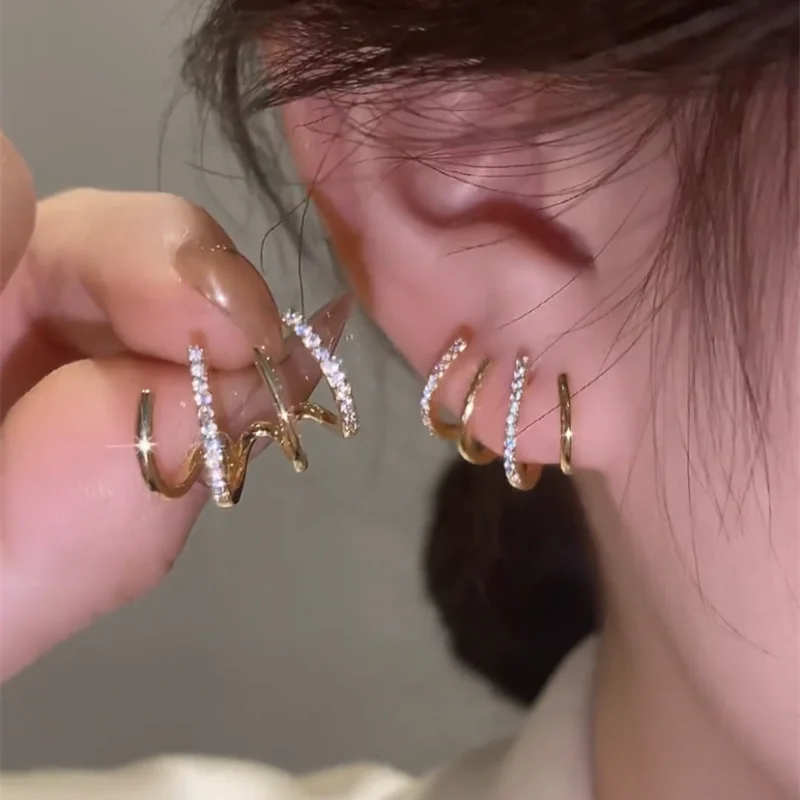 

1 pair of four claw ear row earrings female 925 silver needle niche design sense of light luxury temperament earrings earrings
